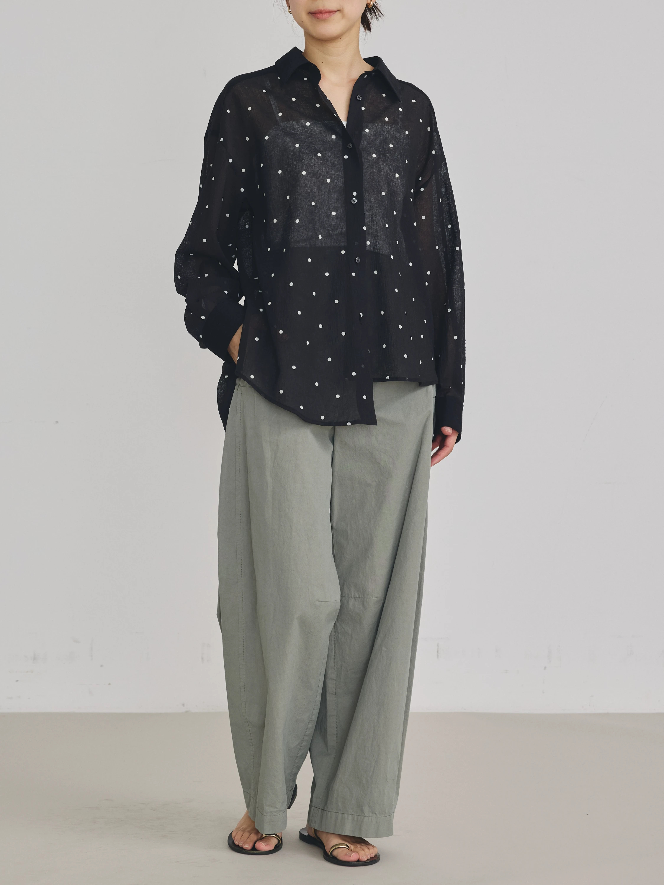 アシンメトリドット柄シャツ / COOMB（クーム）のシャツ